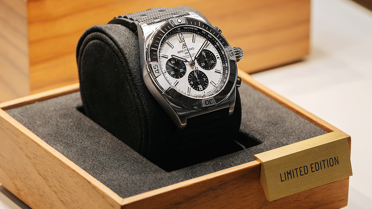 BREITLING CHRONOMAT B01 42 OCEANIA LIMITED EDITION - AB01344B1A1S1 