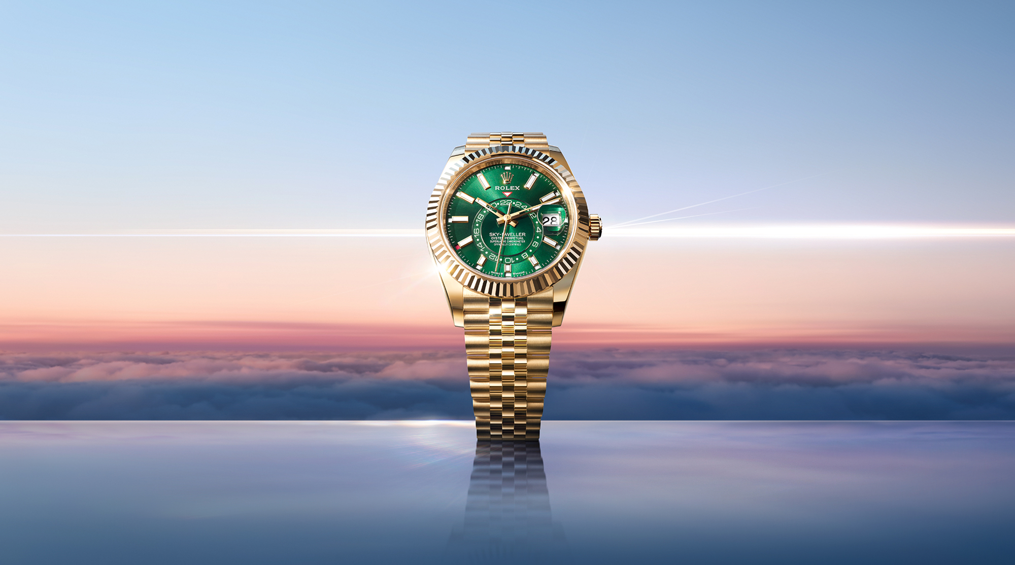 For the first time, the Sky-Dweller brings together two of the brand’s iconic colours, juxtaposing a sunray-finished, bright green dial with a case and bracelet in 18 ct yellow gold.